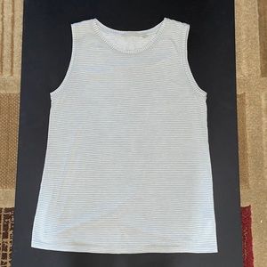 Athleta sleeveless shirt